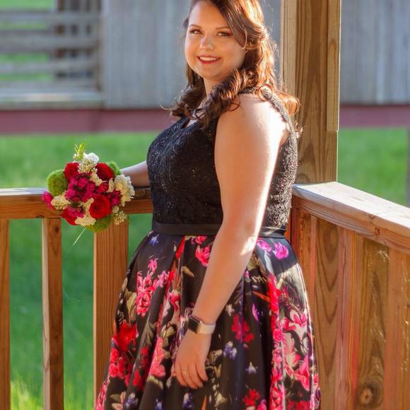 Meet your Posher, Allyson - Picture 1 of 1